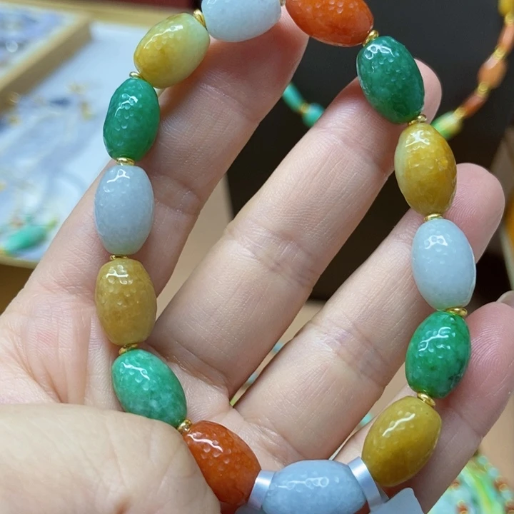 梅***子翡翠未镶嵌颈饰手串