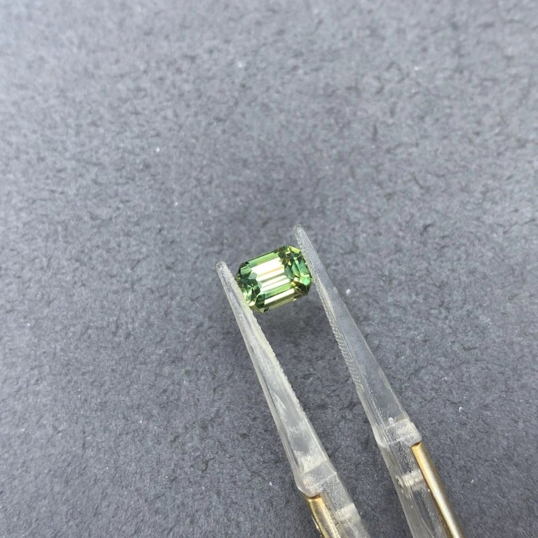 蓝宝石裸石1.82ct 鸭水绿蓝宝石 GUILD VB