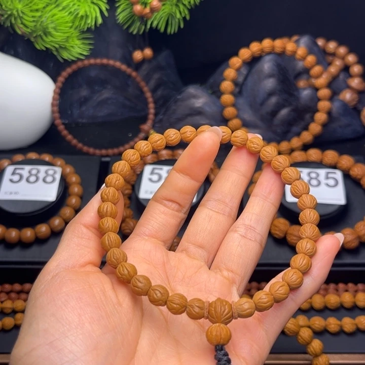 -****桃核吊坠玉龙脊0.8