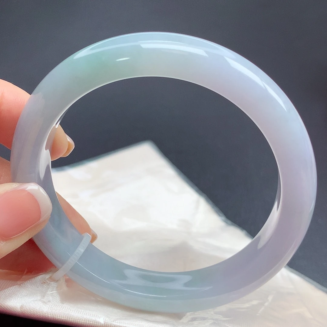 翡翠手镯未镶嵌60圈口