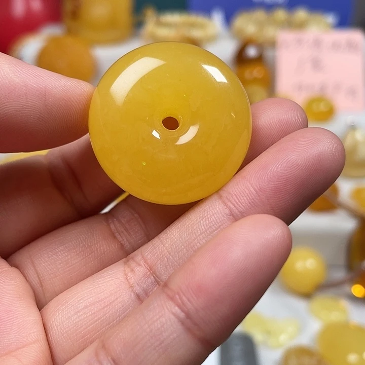蜜蜡未镶嵌颈饰鸡油黄平安扣