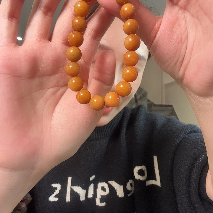 佳***姐蛇纹石玉未镶嵌颈饰