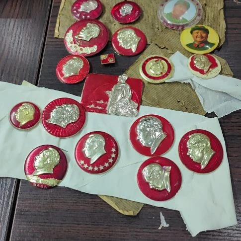 其他普通金属追****》纪念章