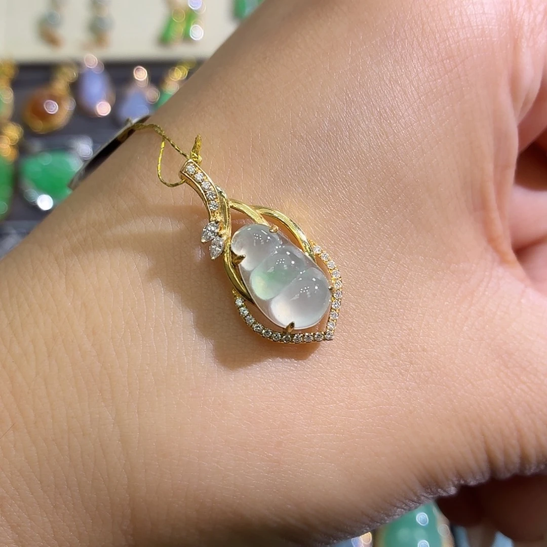 翡翠18K金镶嵌颈饰