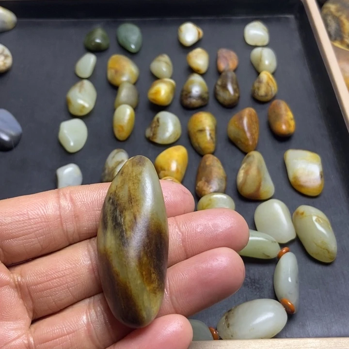 魅***陈和田玉（糖玉）未镶嵌珠宝奇石