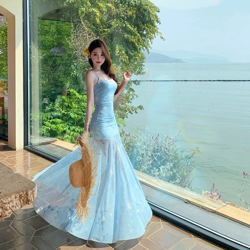 法式海边度假氛围感蓝色碎花吊带收腰连衣裙女夏季性感纯欲鱼尾裙