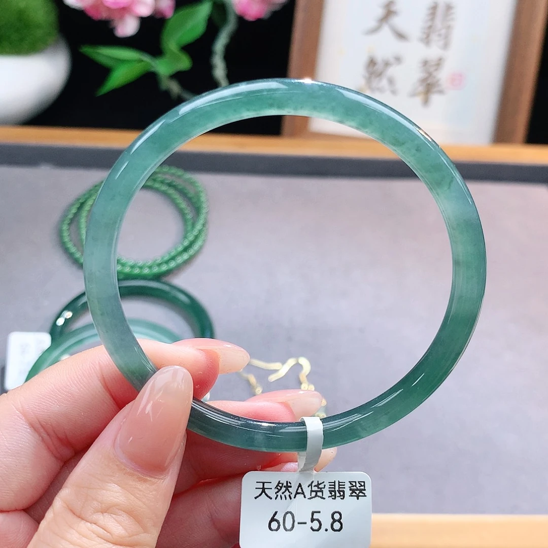 未镶嵌手镯（圆镯）翡翠