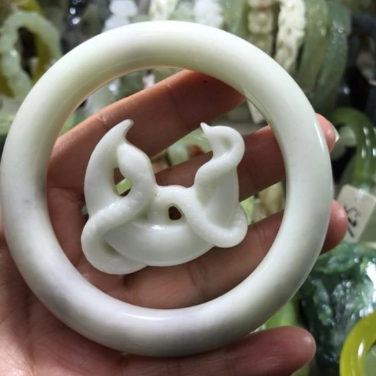 未镶嵌岫玉手镯60