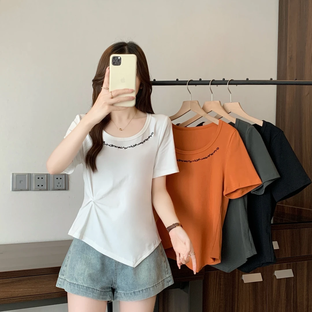 清大码女装2025夏季胖mm字母印花正肩短袖t恤不规则捏褶上衣64375