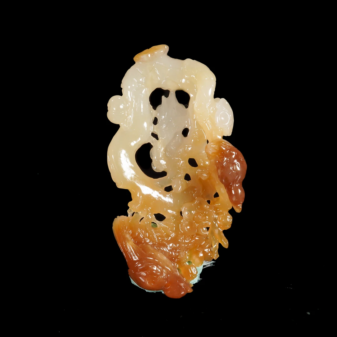 LOT.012和田玉巧雕喜上眉梢佩/X3415