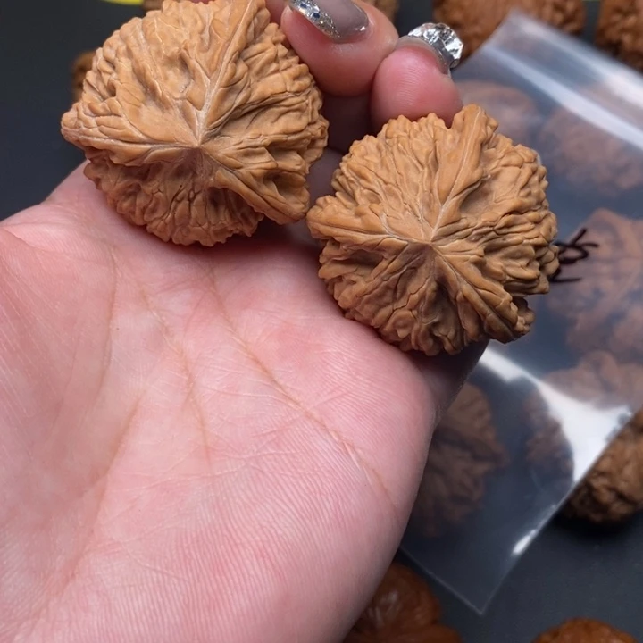 文玩核桃吊坠马**虎三棱