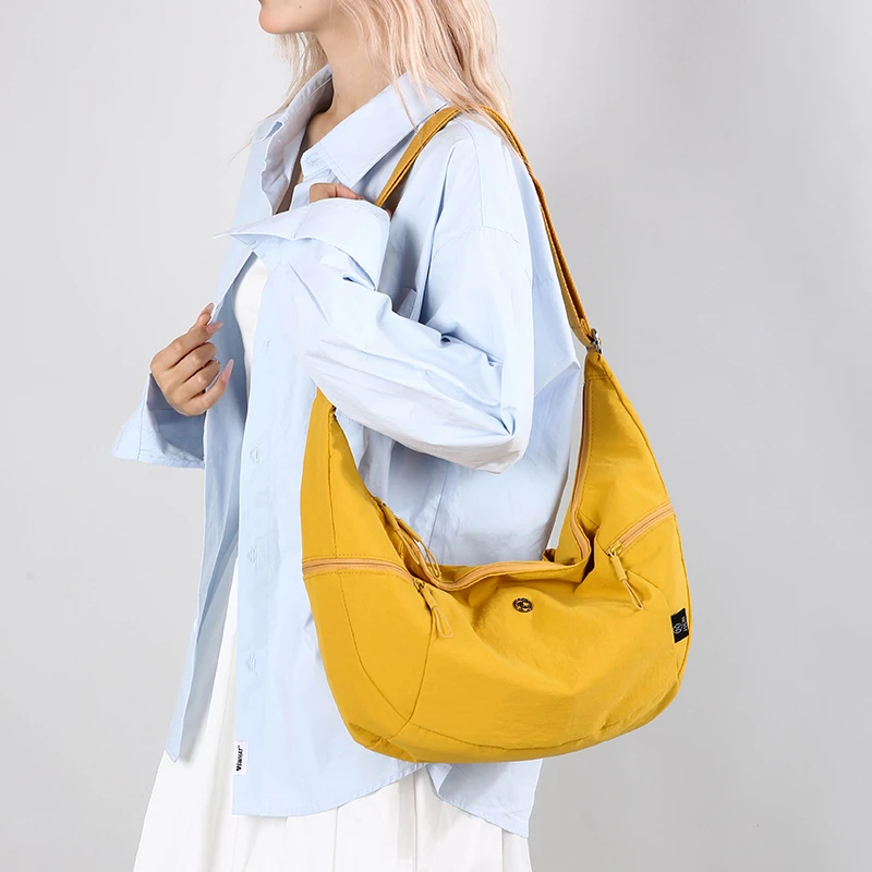 新款时尚百搭潮流单肩超轻大容量斜挎包