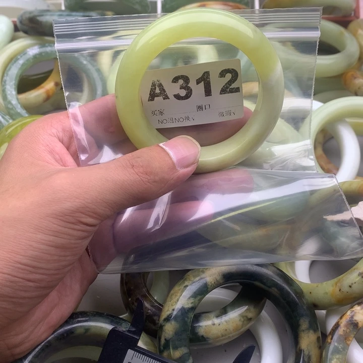 笨***笨未镶嵌蛇纹石玉手镯