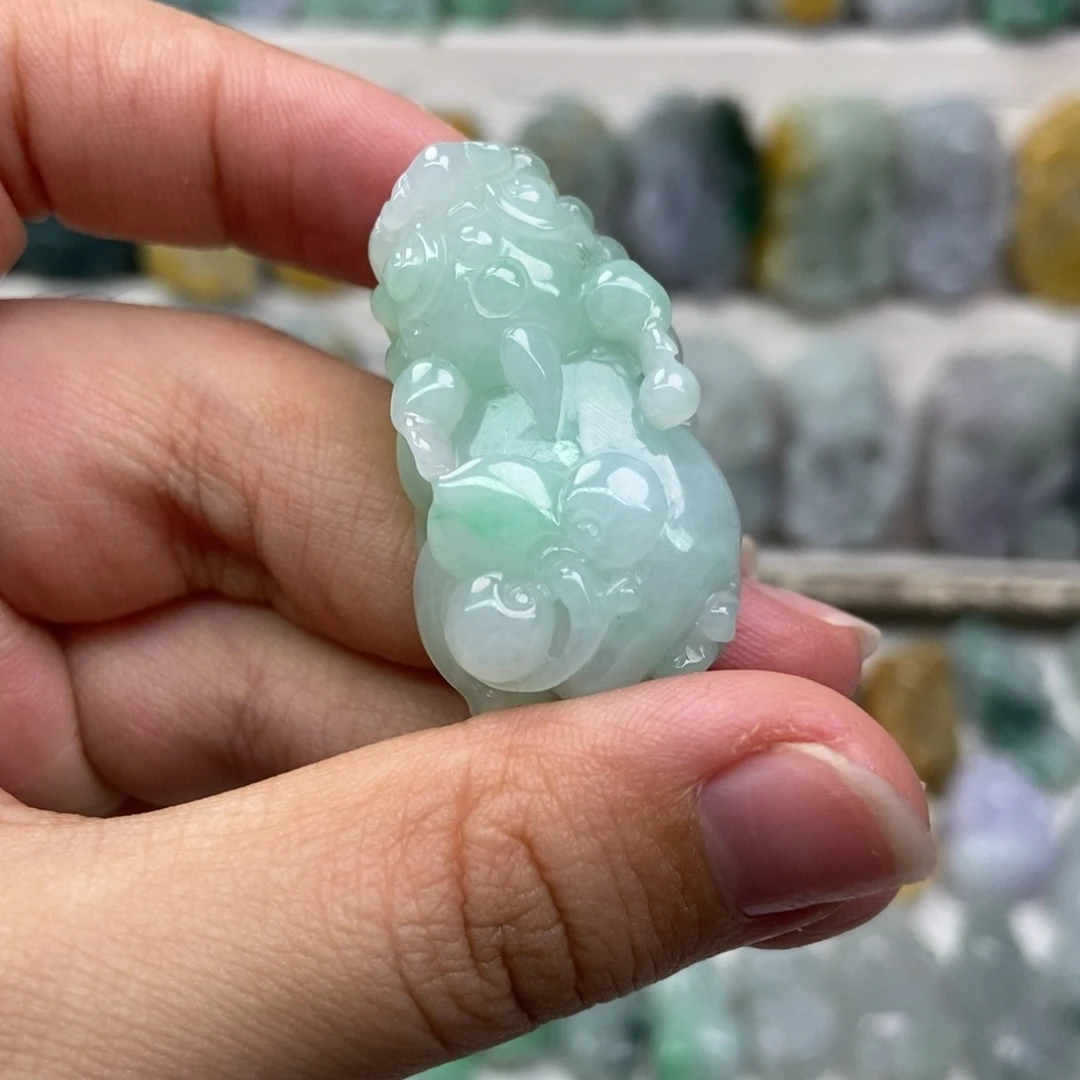 翡翠未镶嵌吊坠(赠链)