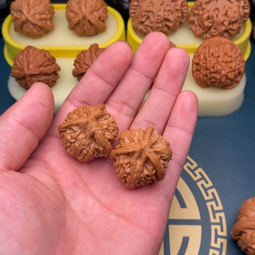 文玩核桃把件孙*帅三棱