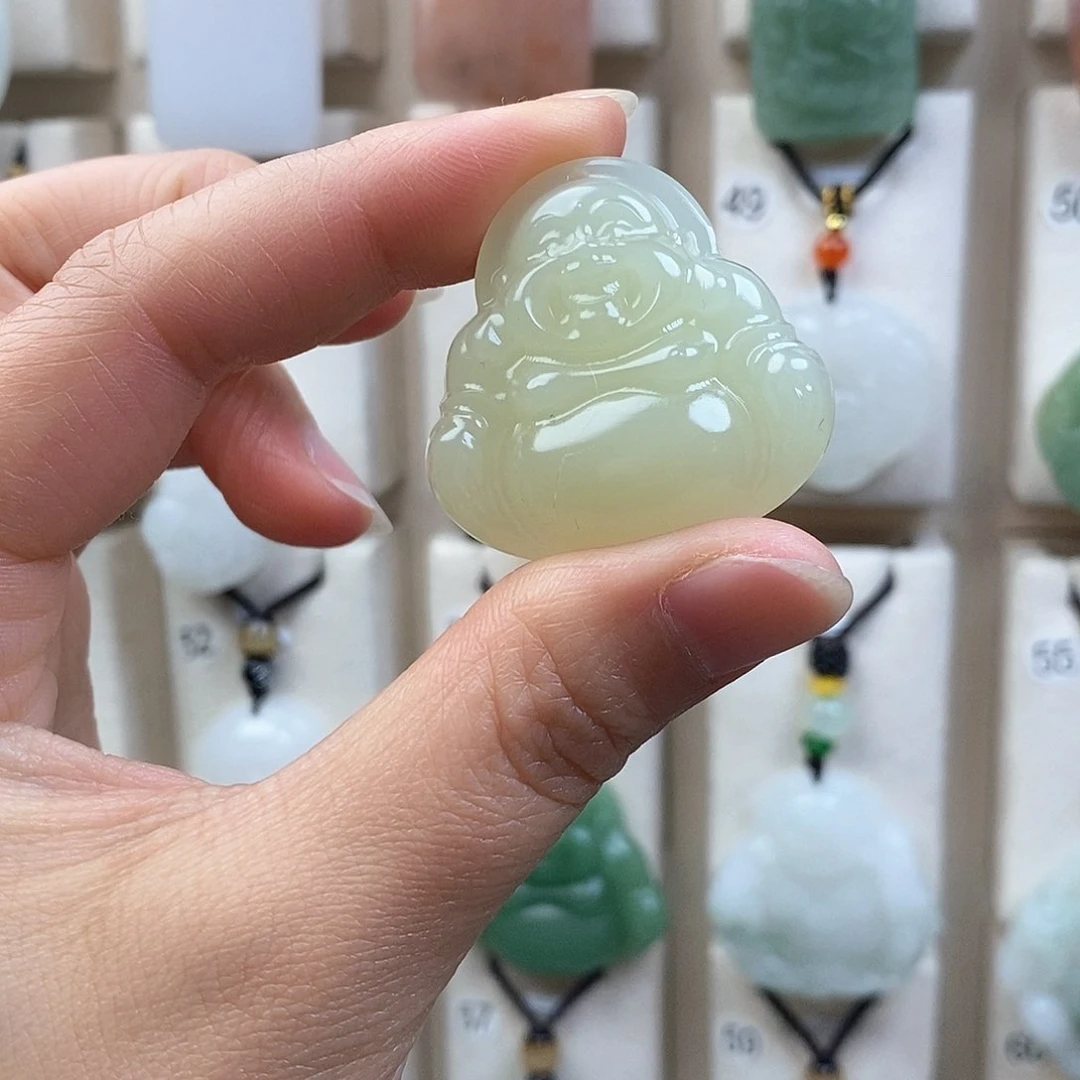 颈饰未镶嵌石英质玉