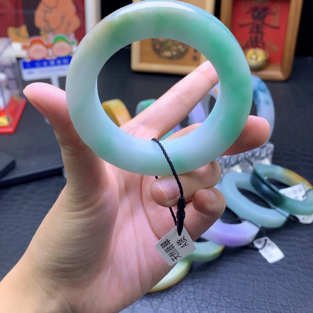 定制翡翠未镶嵌翡翠手镯
