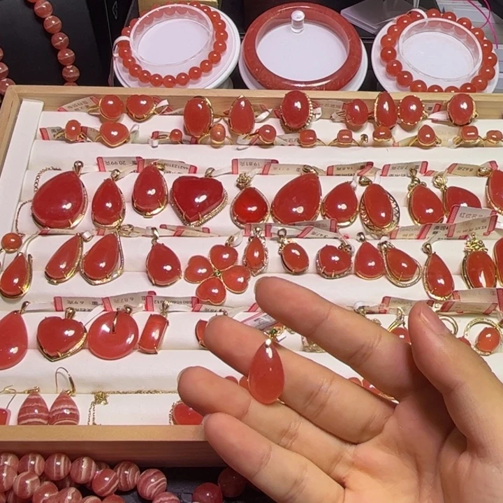 菱锰矿（红纹石）18K金镶嵌颈饰