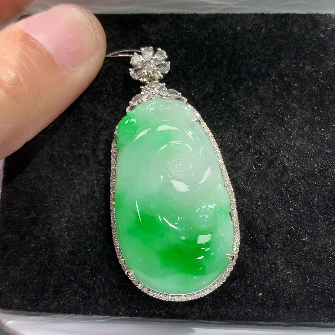 翡翠吊坠(赠链)18K金镶嵌