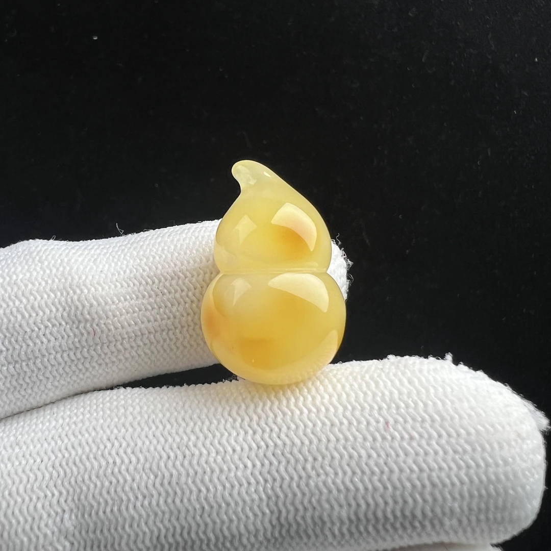 Y3123天然蜜蜡雕刻15.6*25mm 天然原矿