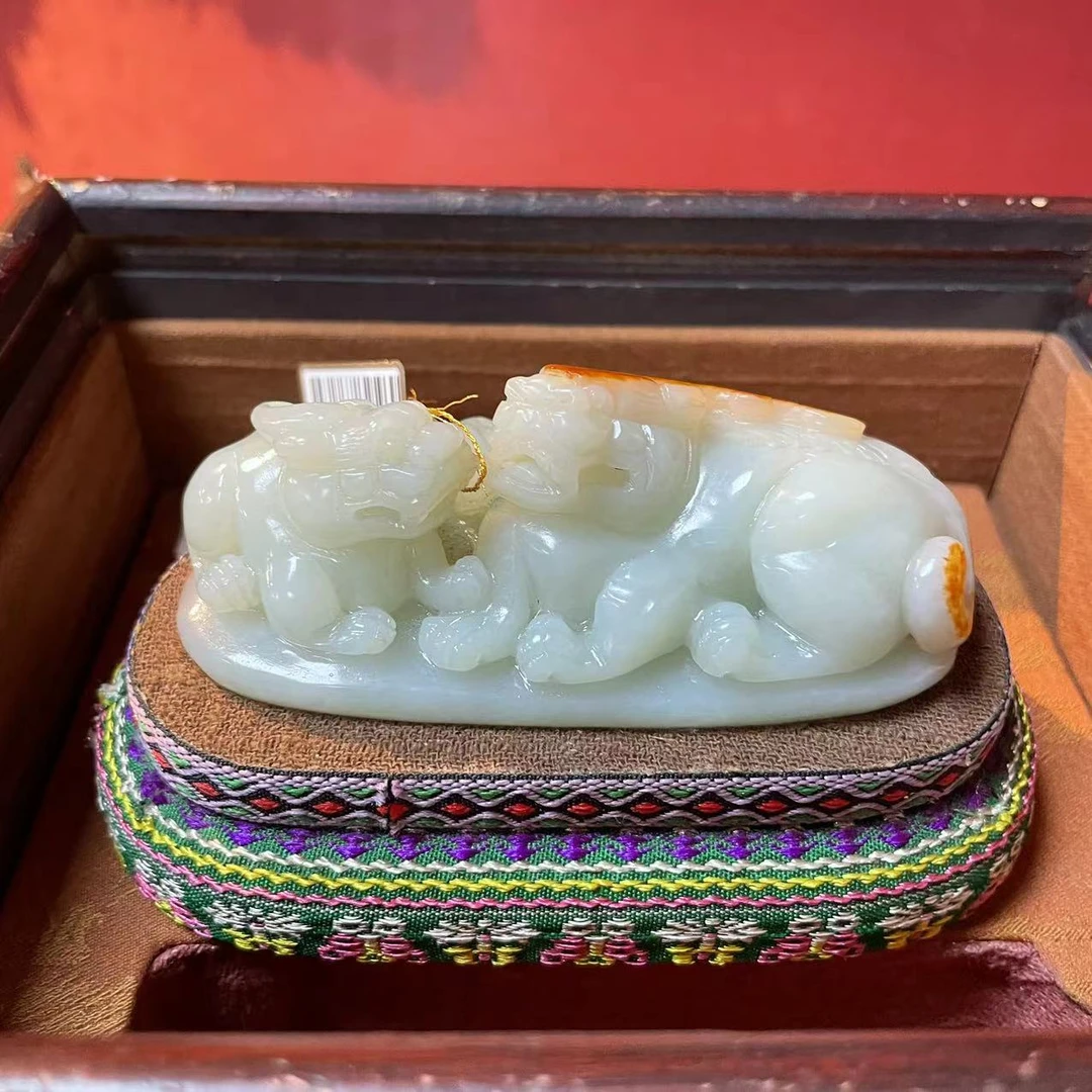 【闪购商品】和田玉珍品子母貔貅带皮摆件