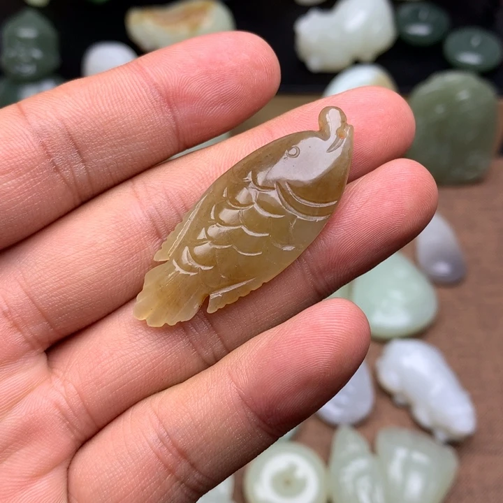颈饰未镶嵌和田玉（糖玉）