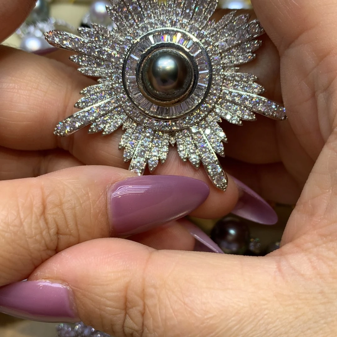 未镶嵌胸饰海水珍珠