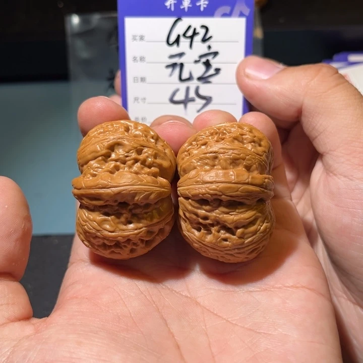 文玩核桃吊坠阿****?文玩