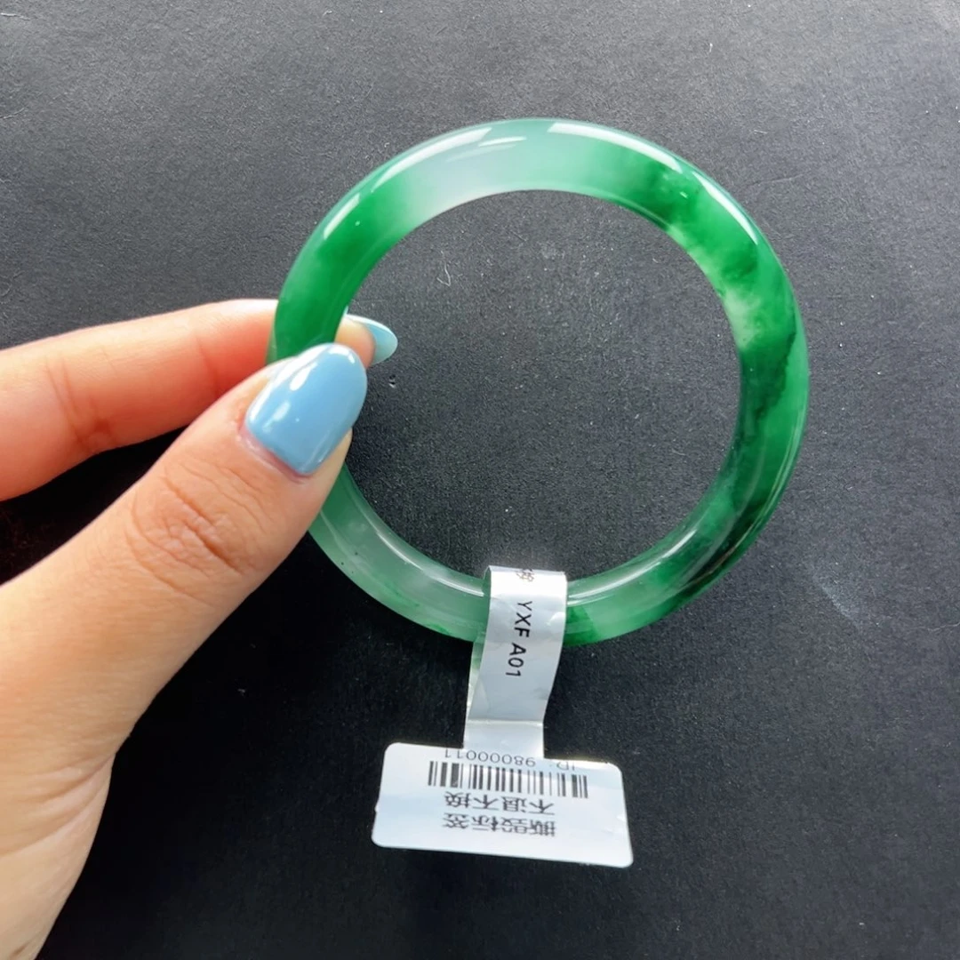 石英质玉未镶嵌手镯+周周53