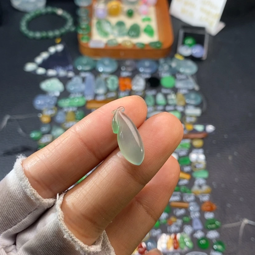 【闪购商品】翡翠挂件未镶嵌瓜瓜