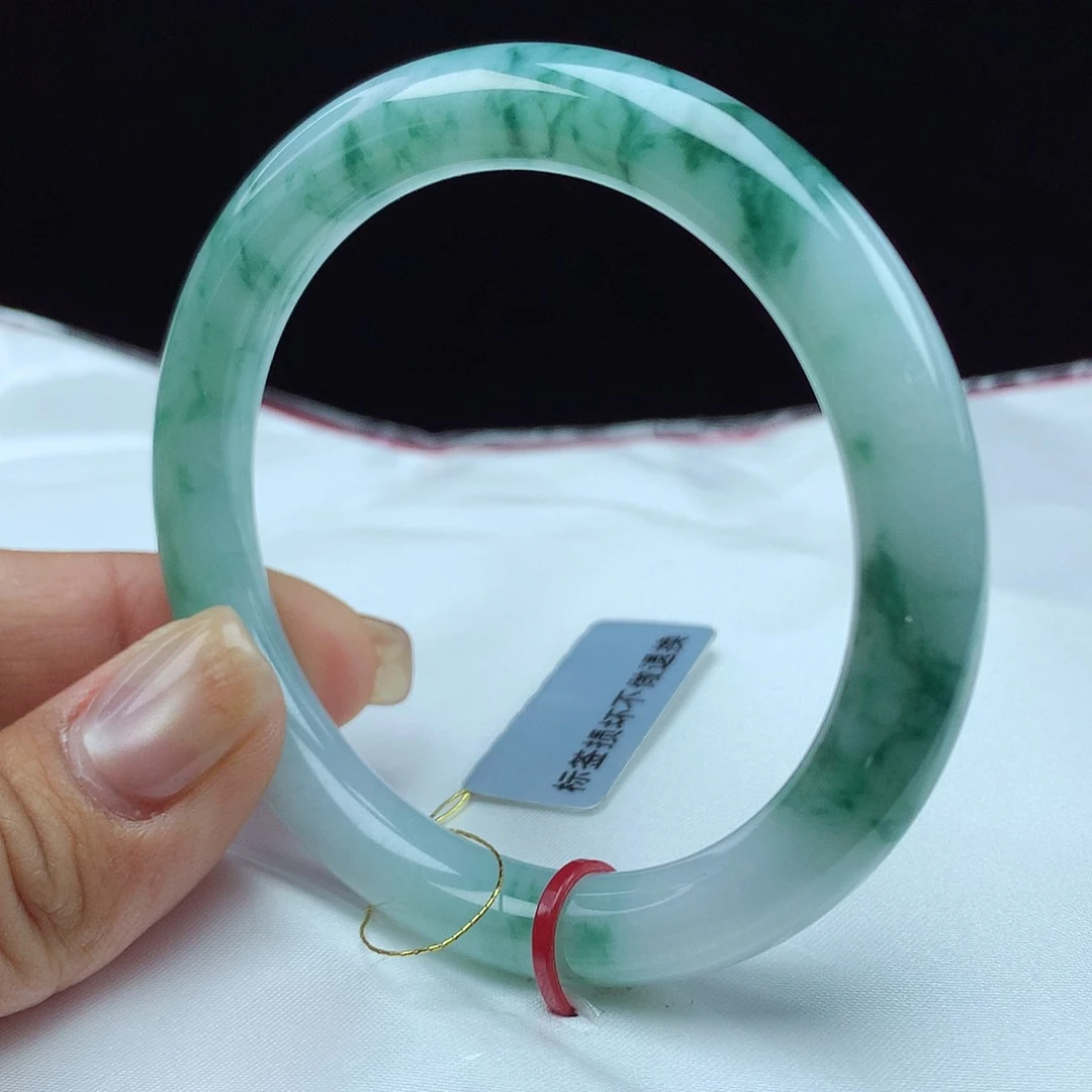 翡翠手镯未镶嵌55圈 2458