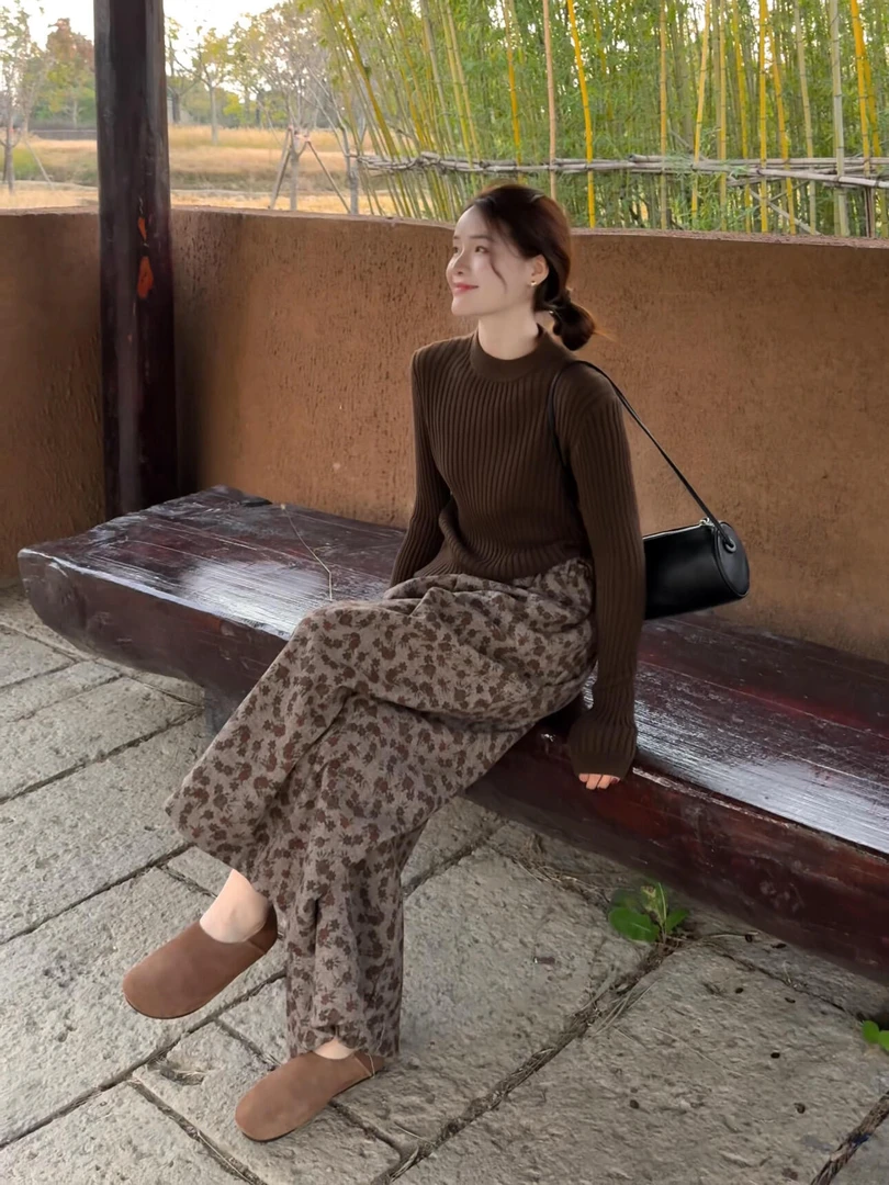 2025秋冬新款韩系简约圆领坑条休闲显瘦减龄上衣百搭豹纹阔腿裤