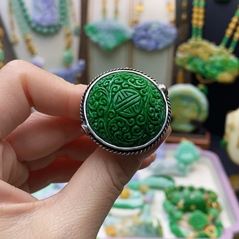 翡翠颈饰未镶嵌天然