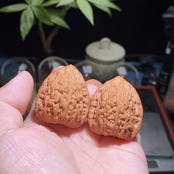 吊坠文玩核桃蛇王一抹红