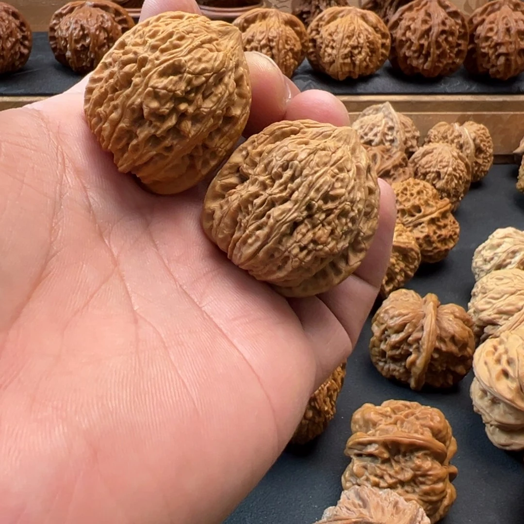 把件桃核文玩核桃，蓟县绣球