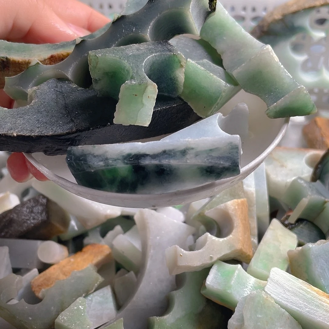 颈饰未镶嵌翡翠1