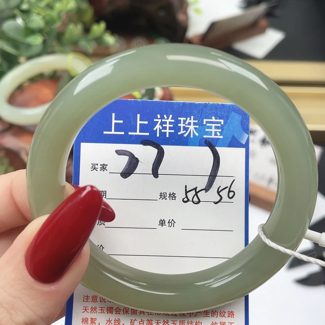 和田玉未镶嵌手镯