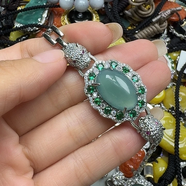 悠***猴颈饰未镶嵌翡翠翡翠
