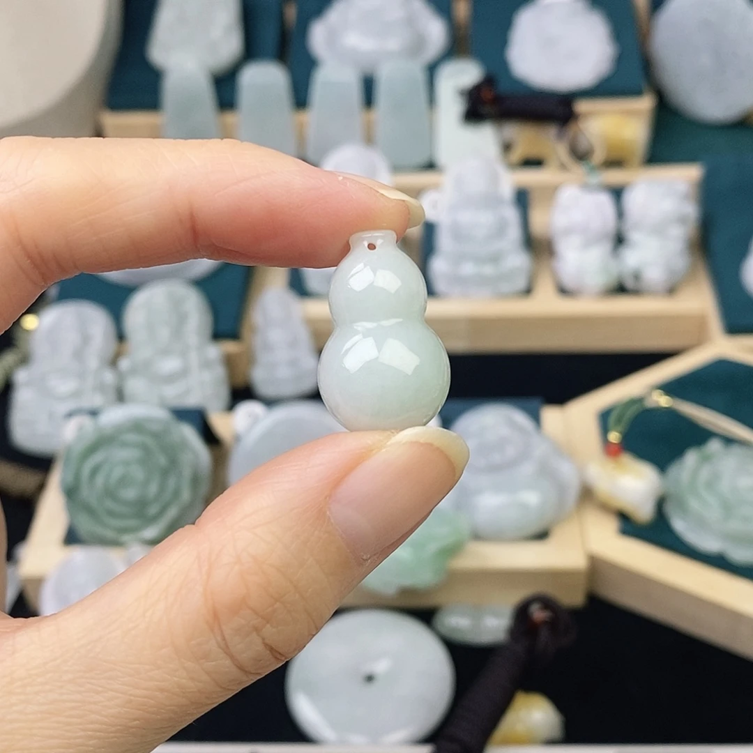 胖***奶翡翠未镶嵌颈饰葫芦