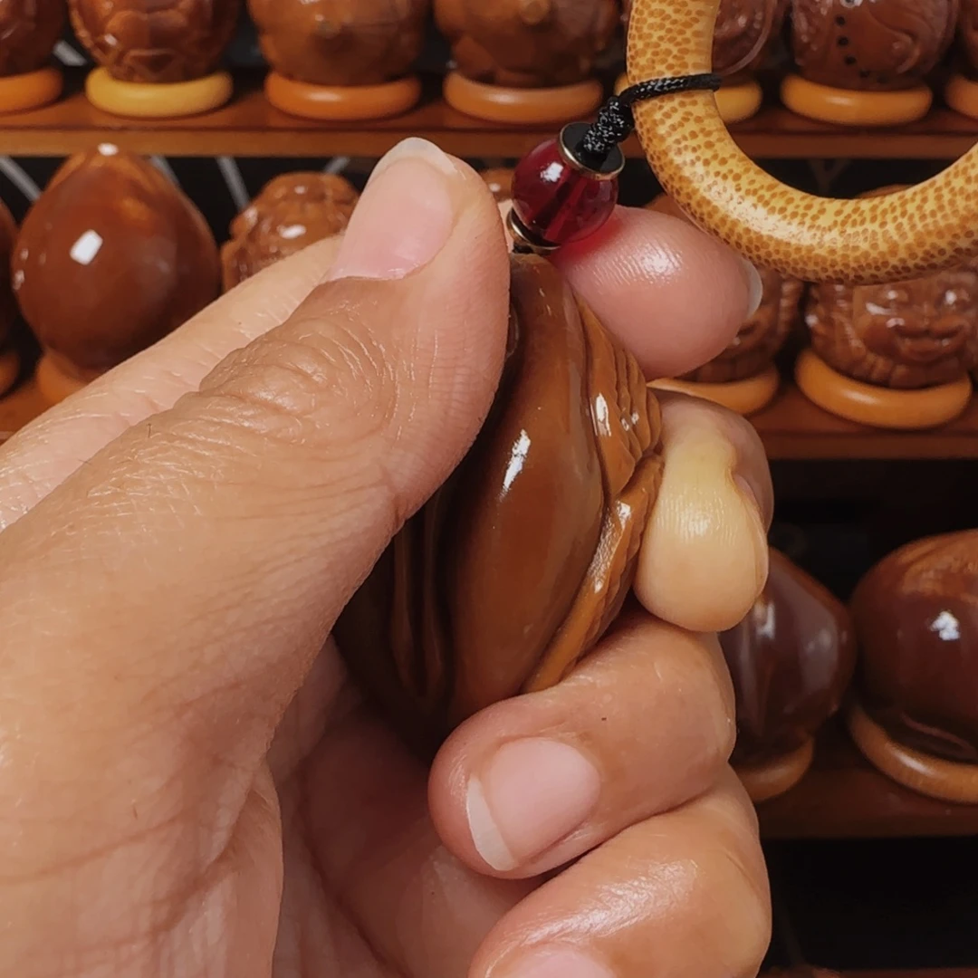 橄榄核把件摩****e三面手把件不退换不送油和刷