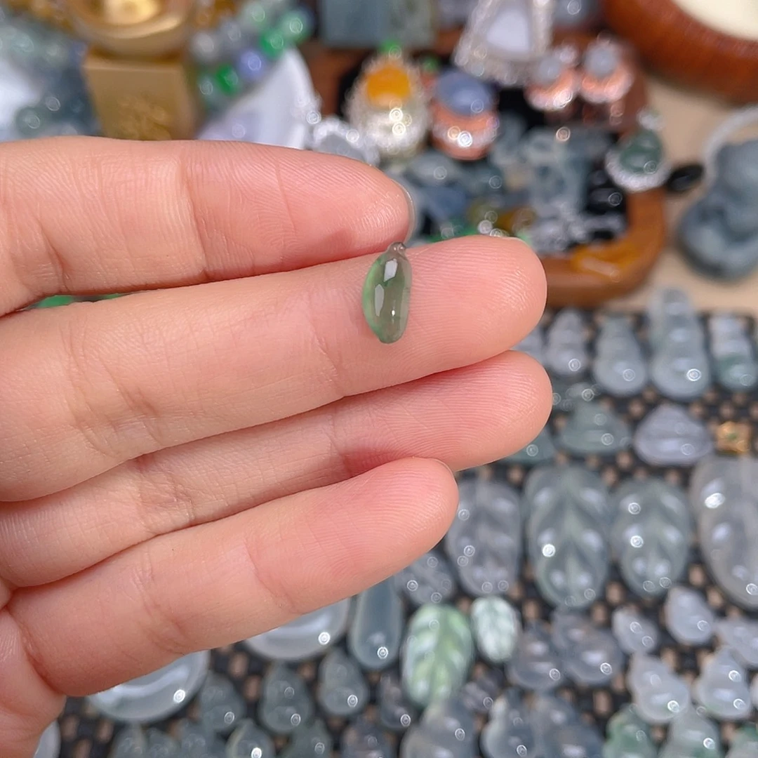 翡翠未镶嵌颈饰天然缅甸A货翡翠