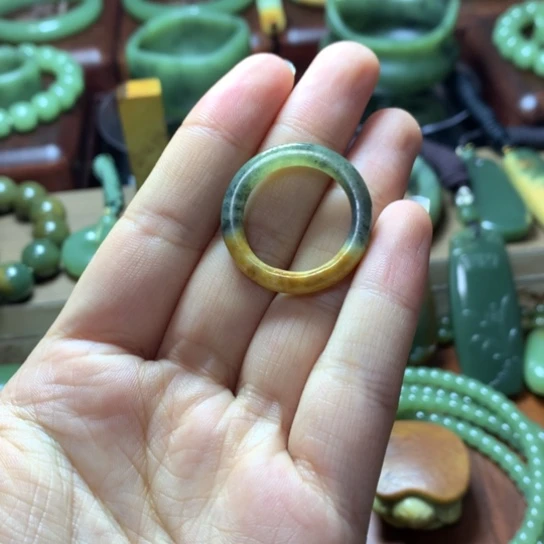 岫岩河磨玉（透闪石质玉）未镶嵌戒圈