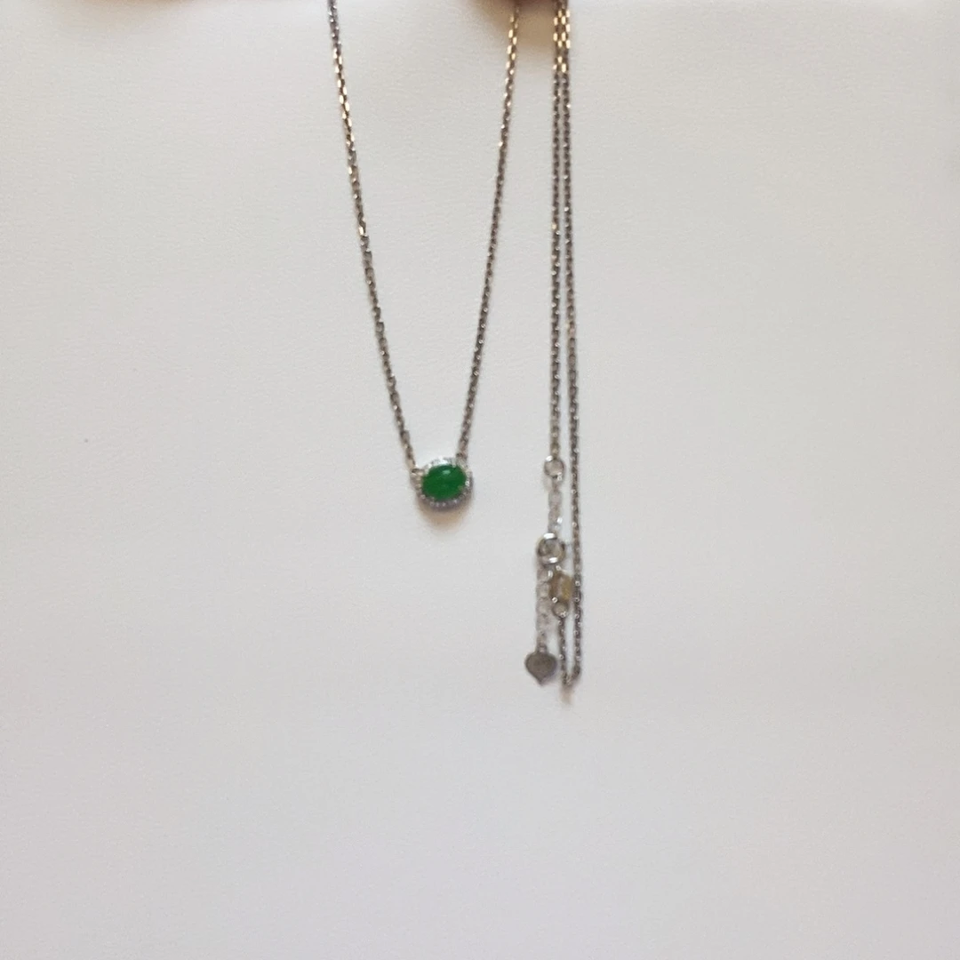 翡翠18K金镶嵌颈饰简单