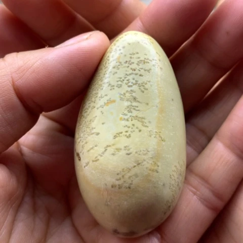 【闪购商品】未镶嵌岫岩河磨玉（透闪石质玉）把件