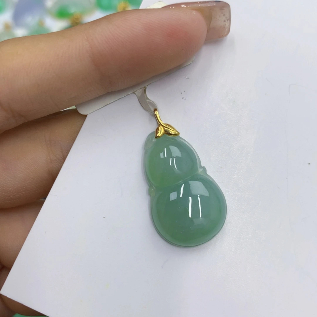 翡翠18K金镶嵌颈饰翡翠