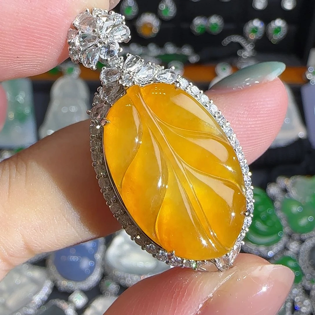 颈饰18K金镶嵌翡翠天然翡翠