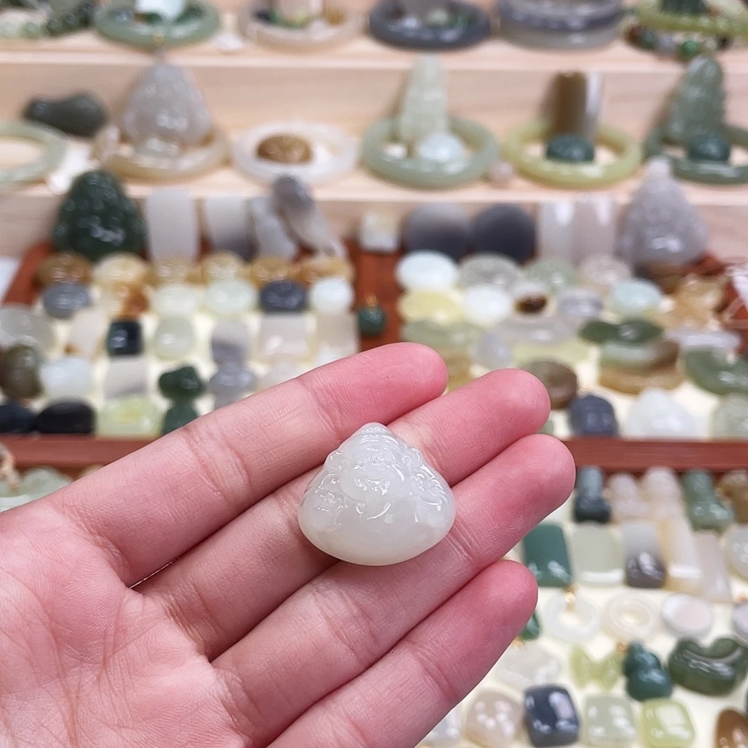 和田玉未镶嵌吊坠(赠链)