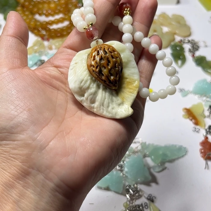 蛇纹石玉合金耳饰