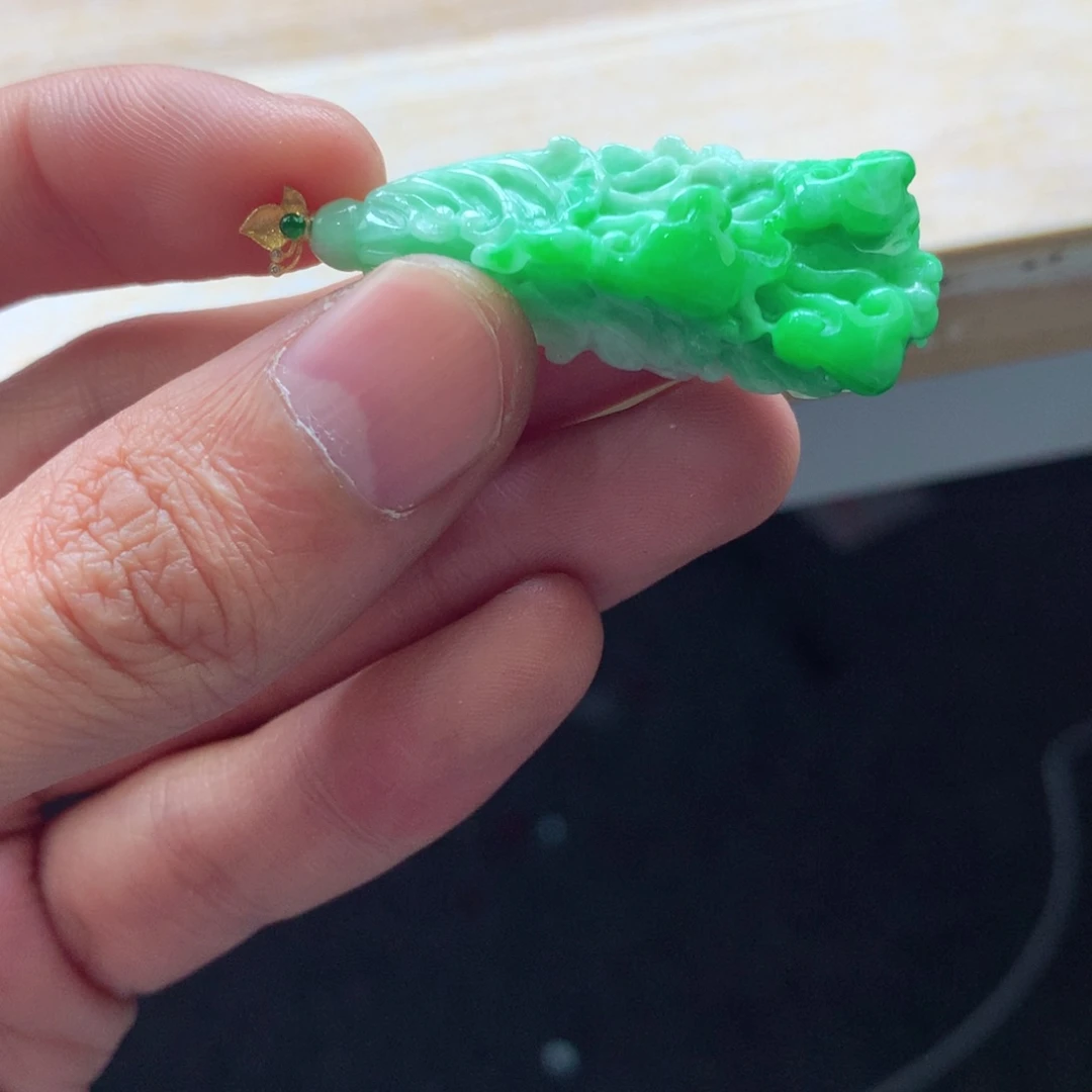 翡翠颈饰18K金镶嵌吊坠