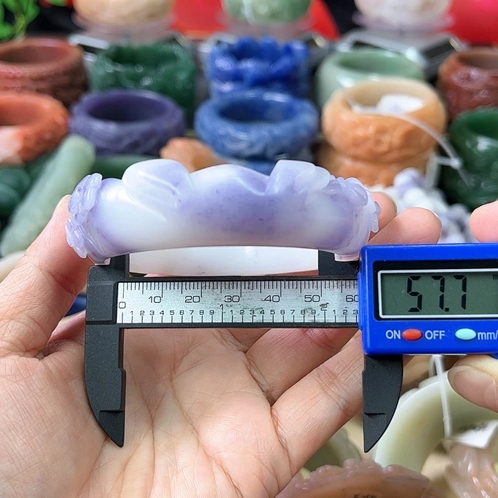 石英质玉手镯未镶嵌时****）